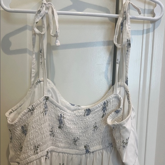 Hollister White Dress with Blue Floral Print - Picture 4 of 5